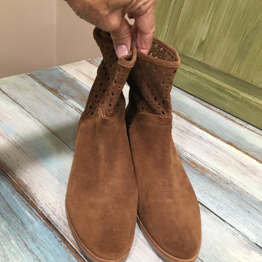 Michael Kors Tan Suede Ankle Boots with Gold Detail 6M Designer